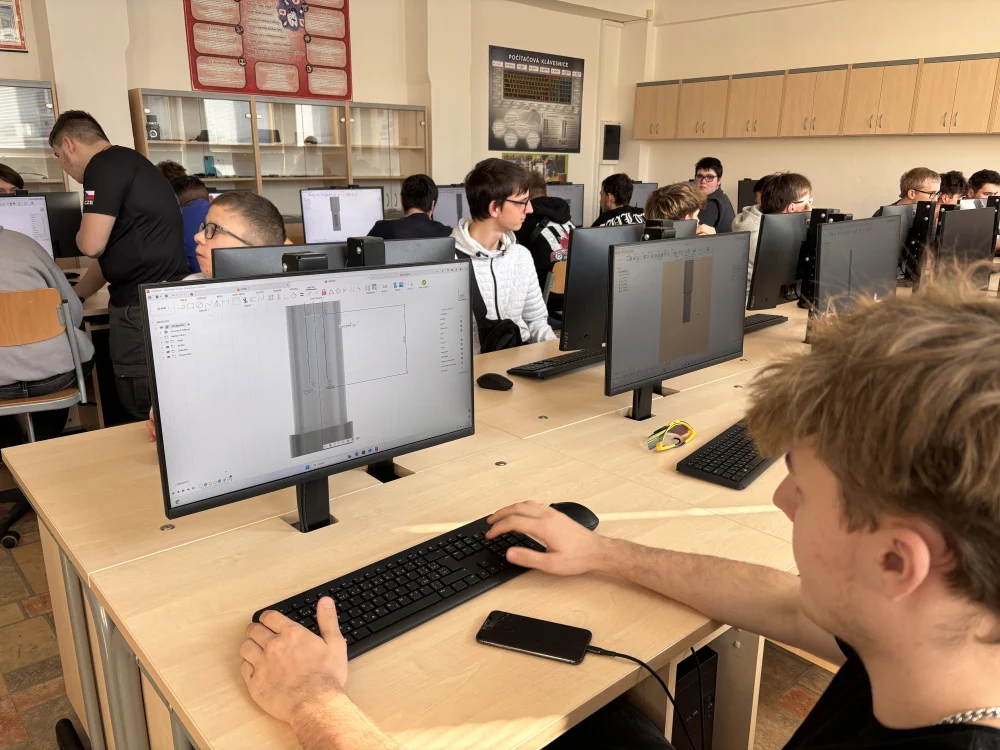 Od výkresů k realitě: Naši žáci ovládli základy programu Fusion 360 – fotografie